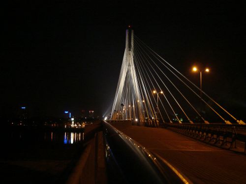Noc... Warszawa... Most...