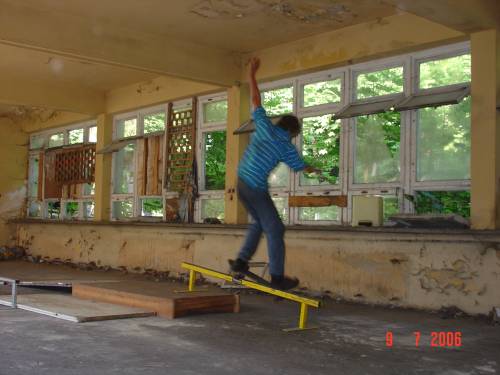 b/s feeble grind 