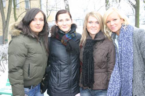 TU PRZED STUDNIOWKA :))))