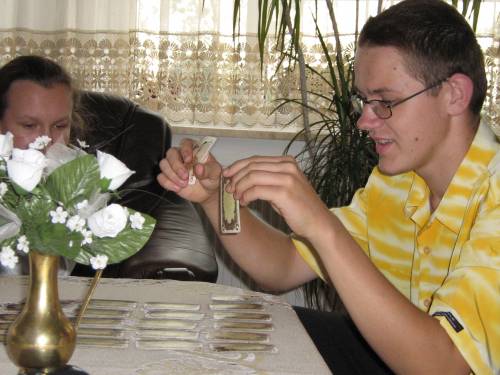 Danio gra w karty :D