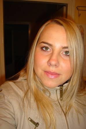 jesienne liscie spadaja z drzew