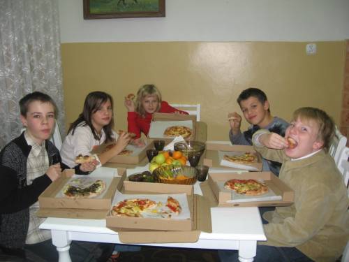 Zjadamy pizze ...