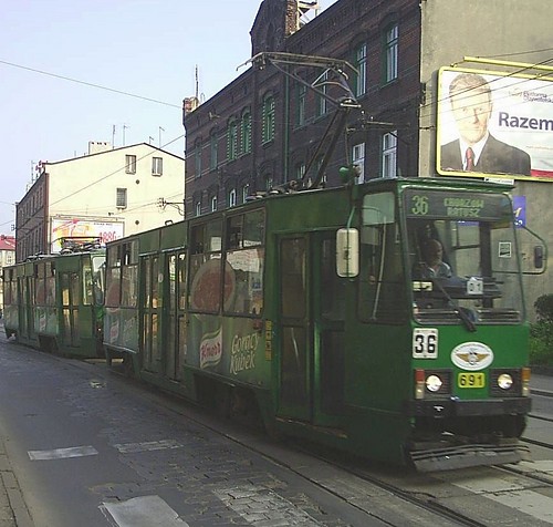 140. Tramwaje w opaach