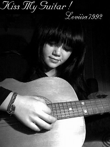 KiSs My GuItAr ...=)