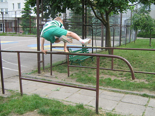 two-handed vault