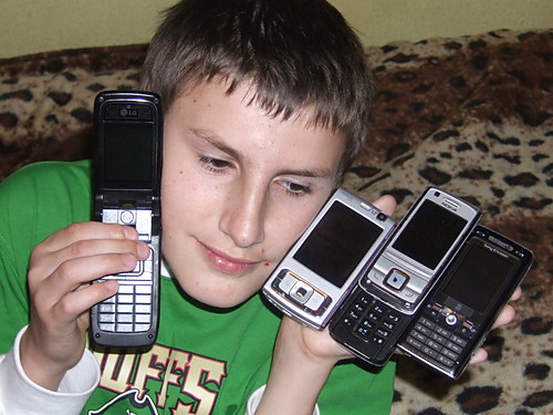 a tu z 4 telefonami komurkowymi 