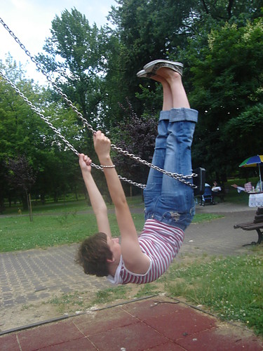 W trampkach daleko zajde;]