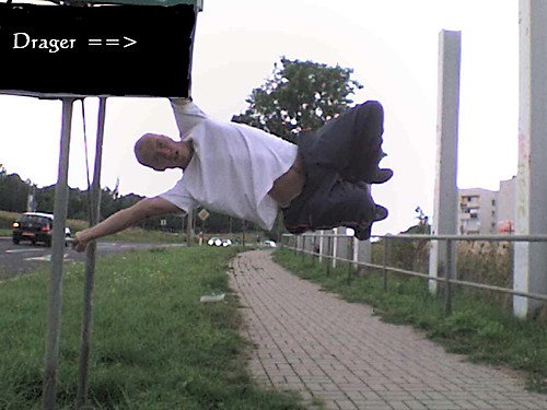 Praca...