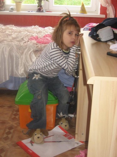:) NUDY 