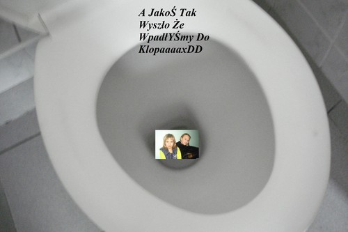 TroszkEE   w kibelku 