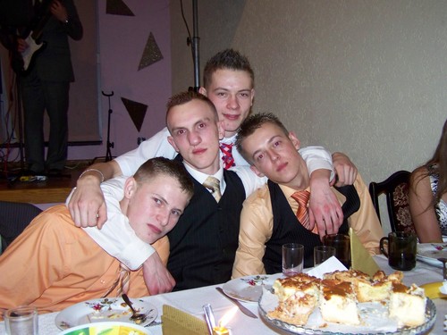  STUdNIUfFkA dziao si :D :D