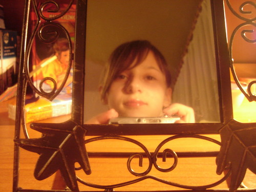 W lustrze