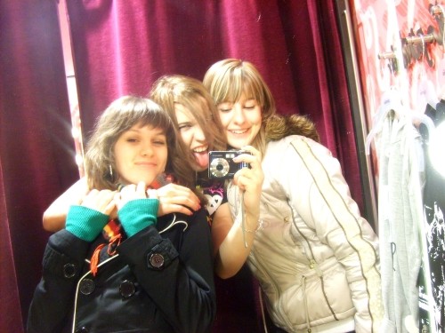 With my GiRlZ on tha shop:))