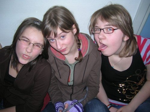 z nimi ;*