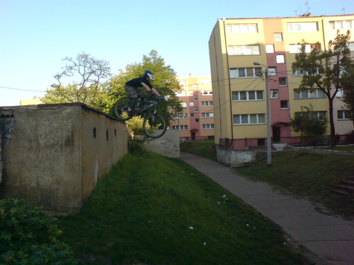Ja skaczacy z garazu ^^