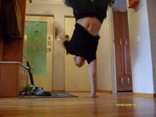 BREAKDANCE...:)