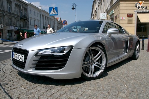 AUDIK R8