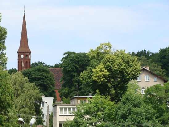 Widok na wie kocioa w midzy