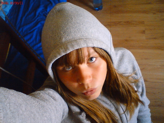 Dlaa OluSSi < 33