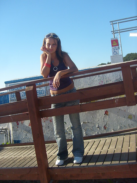 >>Marzycielsko;) ;)