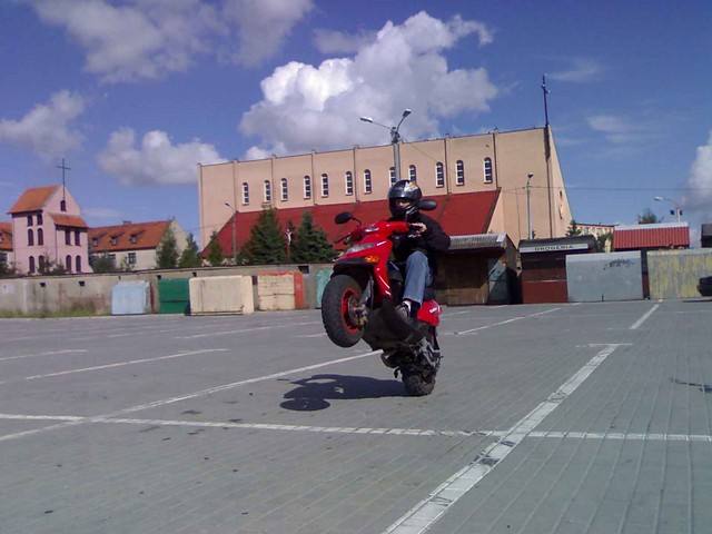 A oto Mody na wheelie-go...;]