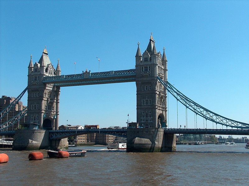 LONDYN   (tower bridge)