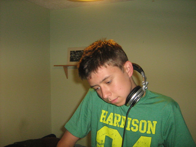 DJ 
