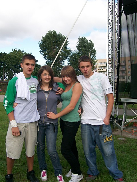 z nimi   