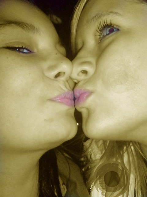 KISSSS ME NOW !! ;***