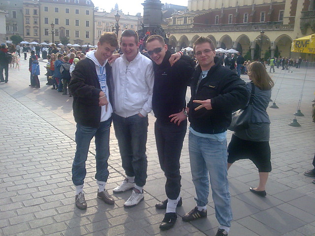 z wariatami ;):)  