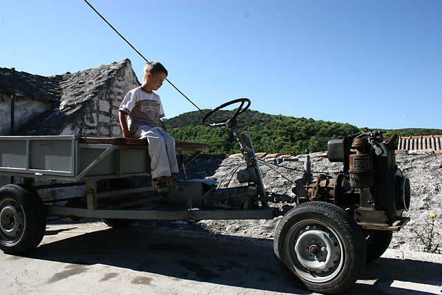 stary traktor