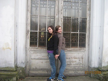 z nia:*