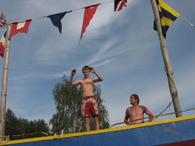 mlody andrzejewski robi salto ..