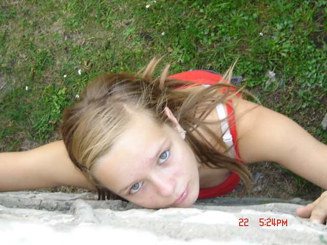 Przy murze ;] Stare zdjcie ;]