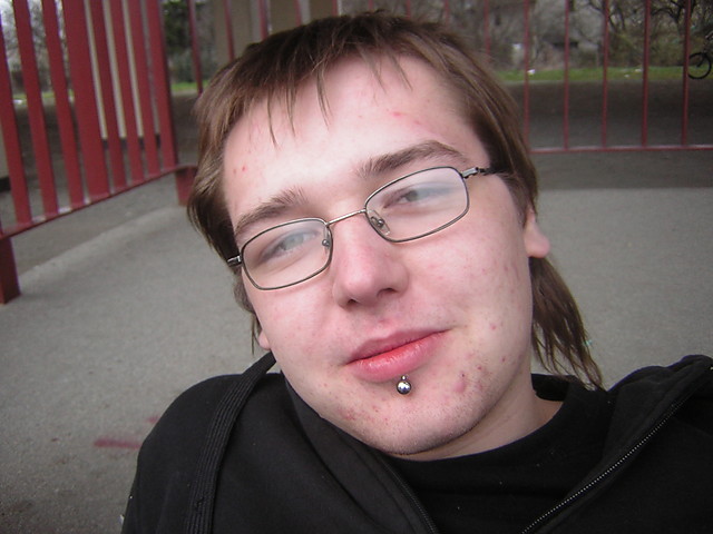 1 kolczyk.