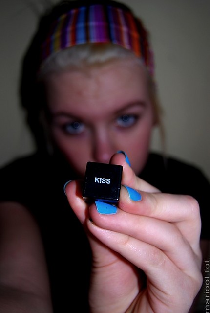 kiss.
