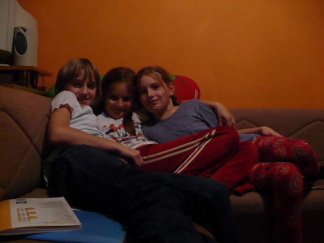 w trzy