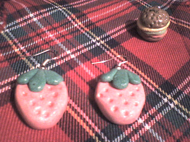 Truskawki i hamburger.