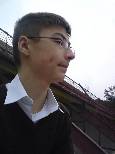 ^^ W okularkach xD