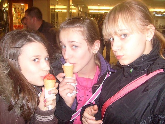 Karolinka. ;* Anetka ;* ja. ;]