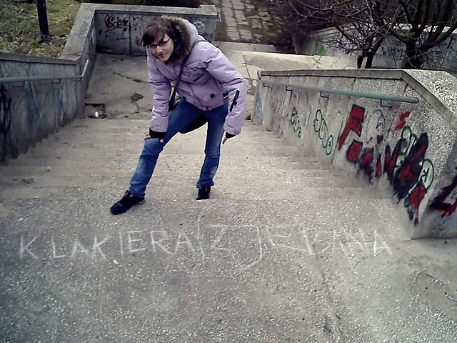 rzadziimy na schodkach xdd .