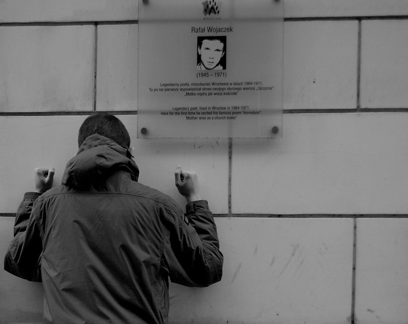 mj krzyk kamie nieba syszy.