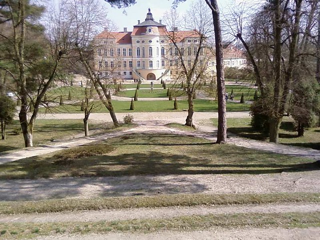 Turystyka salonw jest nudna.