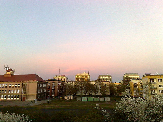 19.04 18:03