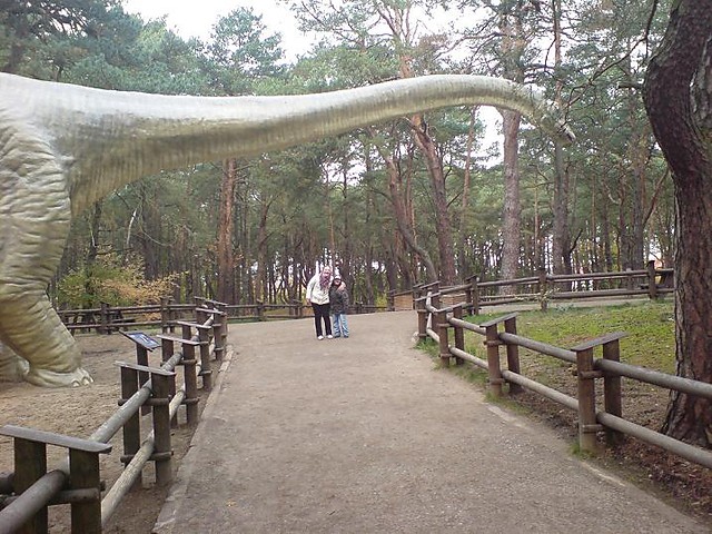 Z braciszkiem i dinozaurem:)