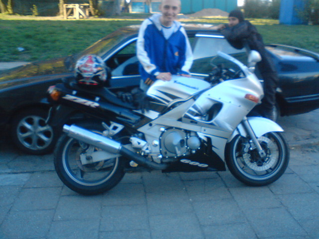 Kawasaki zzr600