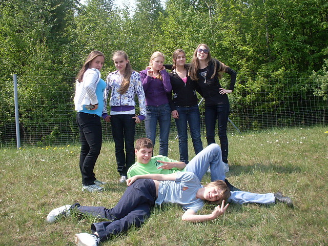 z nimi.;*