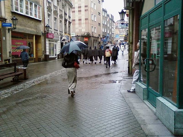 Gradem mroonych truskawek.