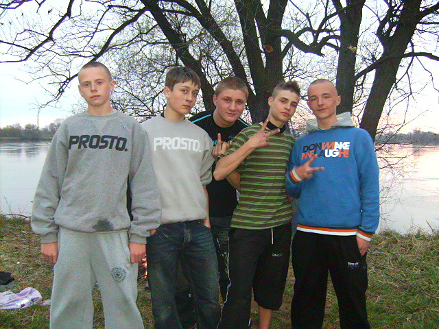 z nimi 