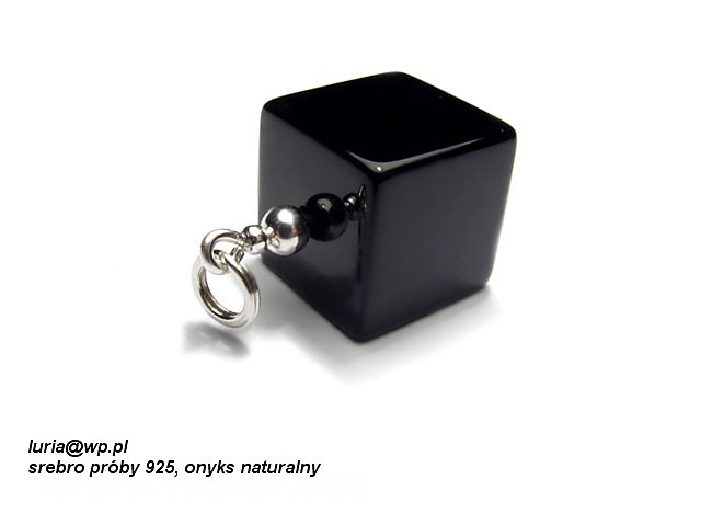 wisiorek ,onyks naturalny 